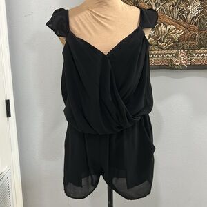 Lucca Couture Black Chiffon Flutter Sleeve Chiffon V Neck Romper. Size‎ M